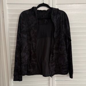 Lululemon camo rain jacket size medium